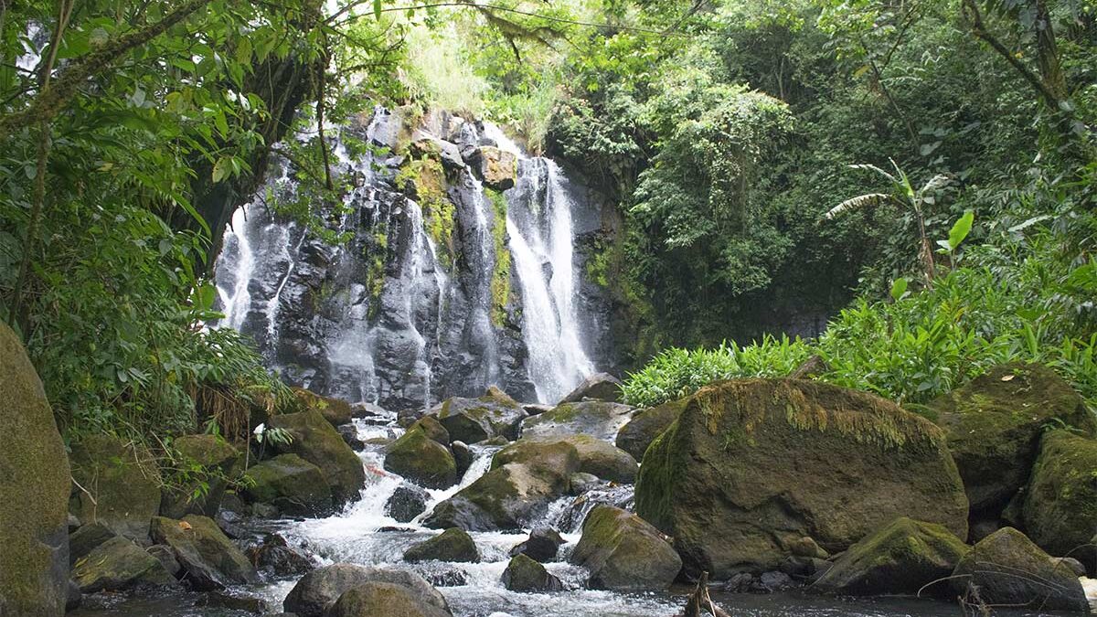 Descubre la magia de la Cascada La Bujona en Jinotega